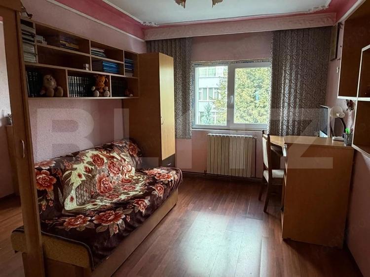 Apartament cu 4 camere decomandat în Filiași