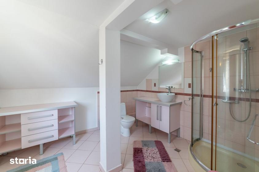 Casă cu 6 camere cu Teren 475 Mp în Găvana