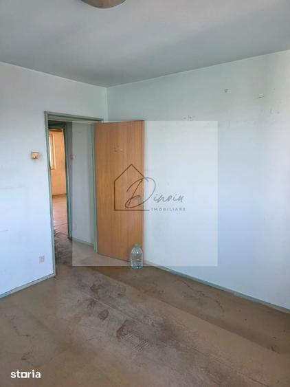 Apartament cu 3 camere semidecomandat în Titan