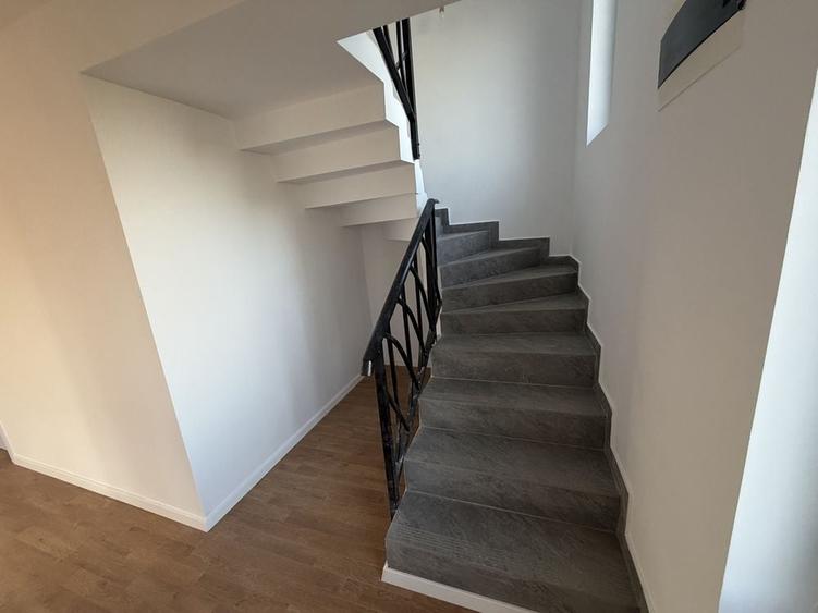 Casă cu 4 camere în Ștefănești