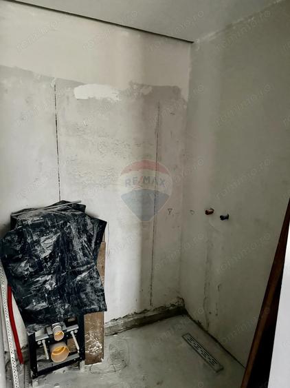 Casă cu 4 camere cu Teren 418 Mp în Golești
