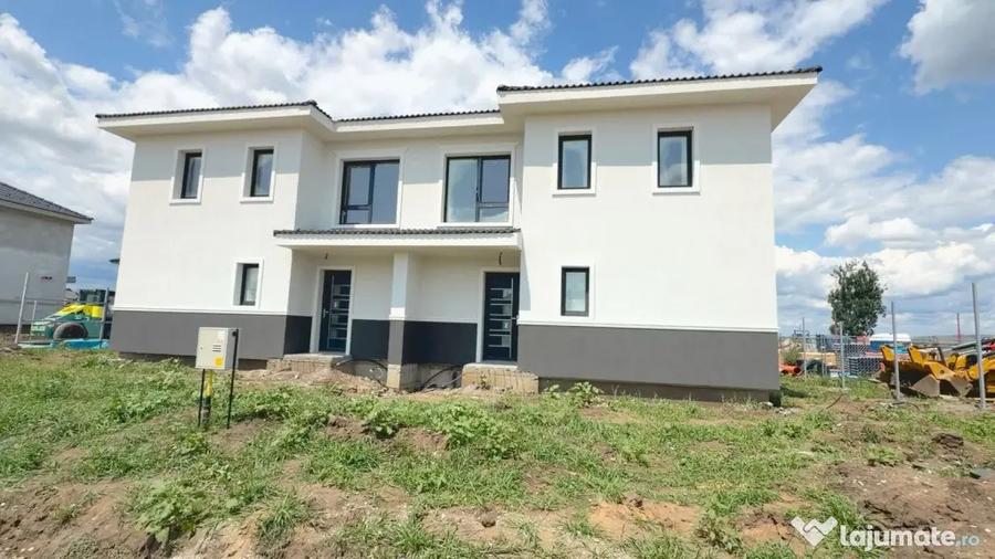 Casă cu 4 camere cu Teren 300 Mp în Șura Mică