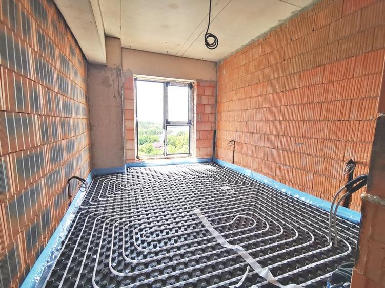 Apartament cu 3 camere decomandat în Sisești