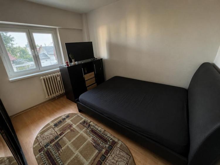 Apartament cu 3 camere decomandat în Valea Rosie