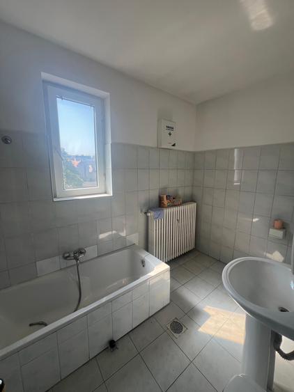 Casă cu 3 camere cu Canalizare în Capitale
