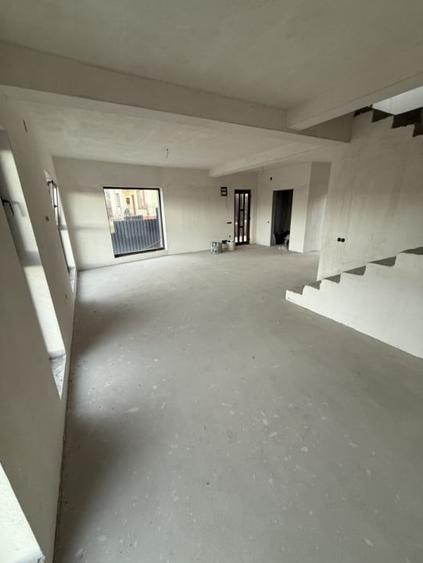 Duplex cu 3 camere cu Canalizare în Iris
