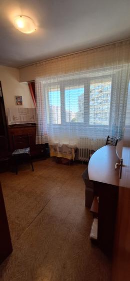 Apartament cu 4 camere decomandat în Pantelimon