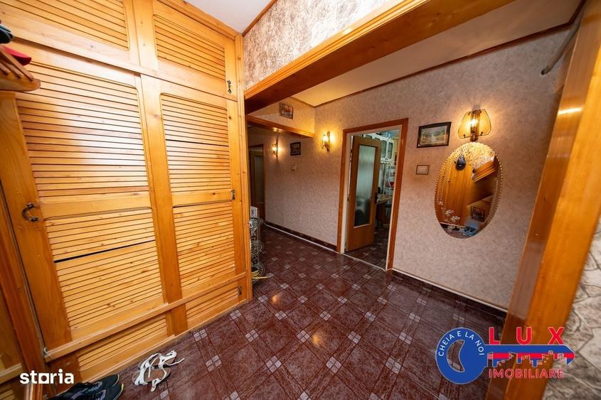 Apartament cu 3 camere decomandat în Babadag