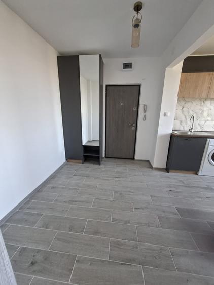 Apartament cu 3 camere semidecomandat în Obor