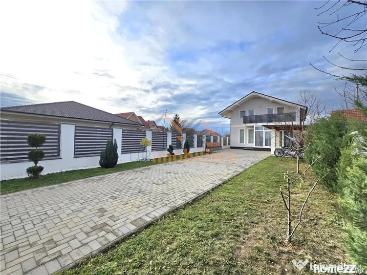 Casă cu 5 camere cu Teren 507 Mp în Sânmartin