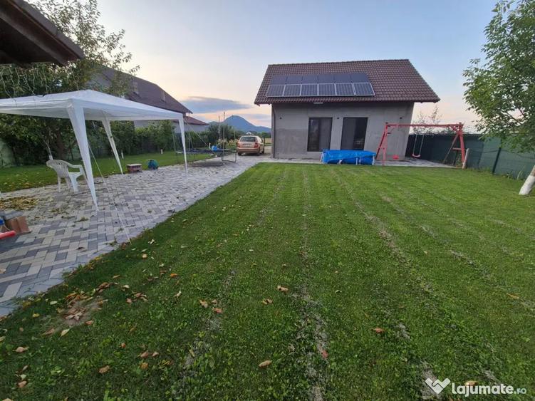 Casă cu 7 camere cu Teren 820 Mp în Vulcan