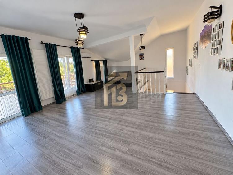 Casă individuală cu 7 camere cu Canalizare în Periș