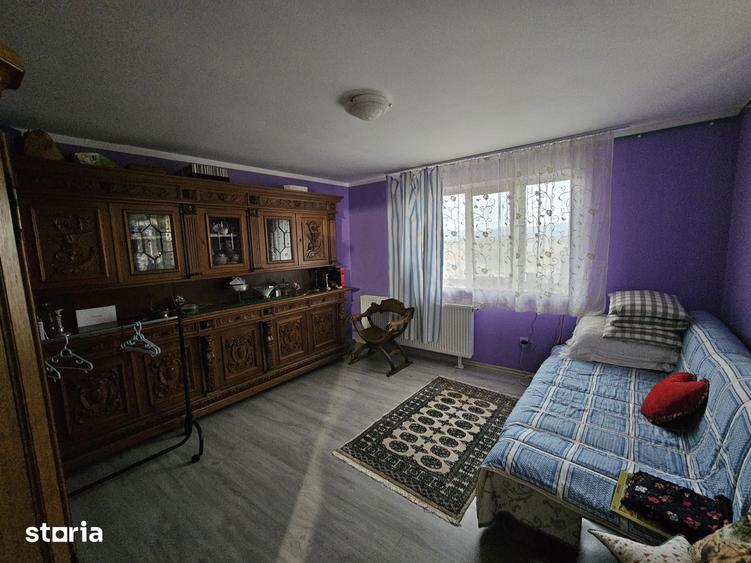 Casă cu 5 camere cu Teren 741 Mp în Dobra