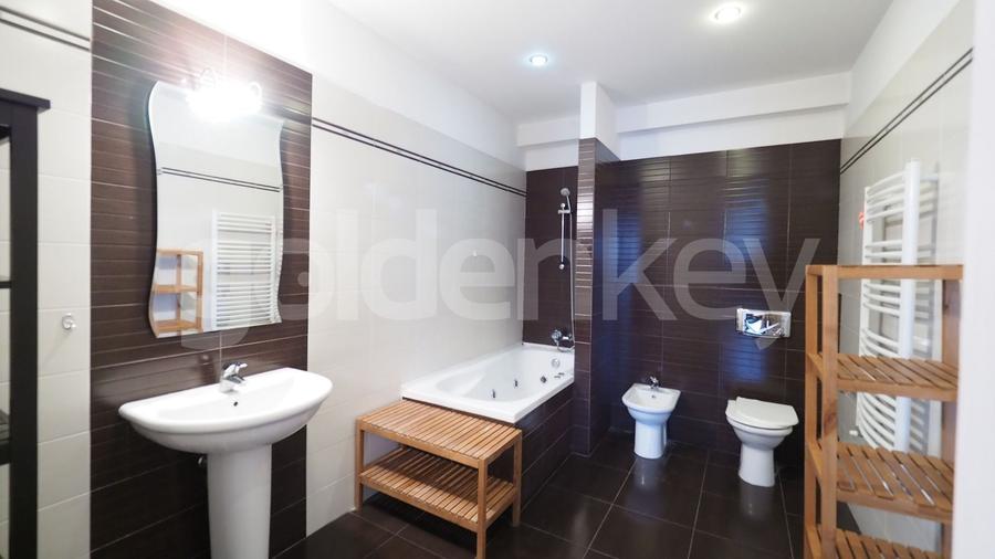 Penthouse cu 5 camere decomandat, mobilat în Șoseaua Nordului