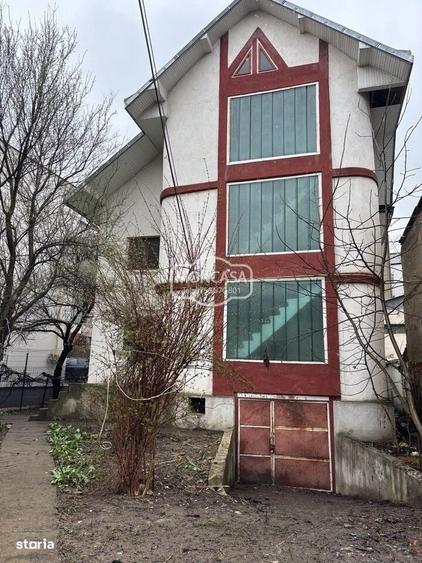 Casă cu 4 camere cu Teren 300 Mp în Central