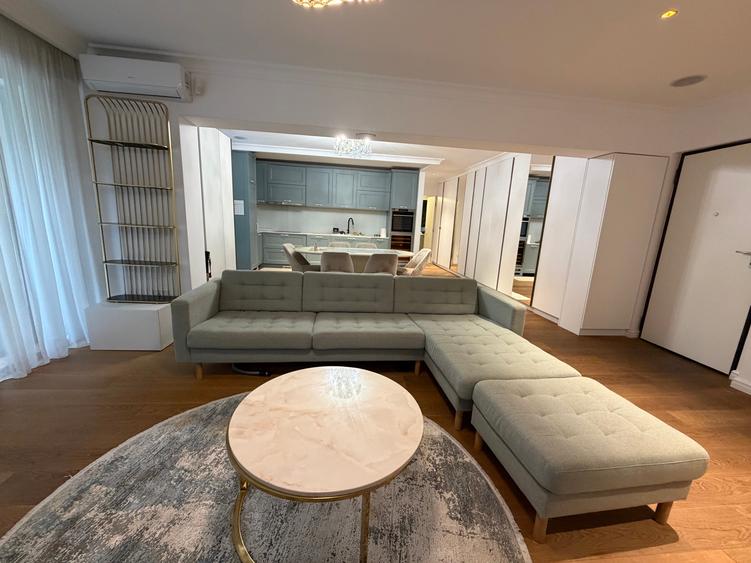 Apartament cu 4 camere decomandat în Domenii