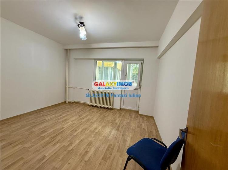Apartament cu 3 camere decomandat în Doamna Ghica