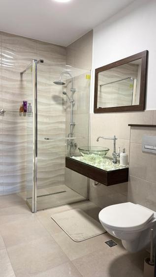 Apartament cu 3 camere semidecomandat în Florești