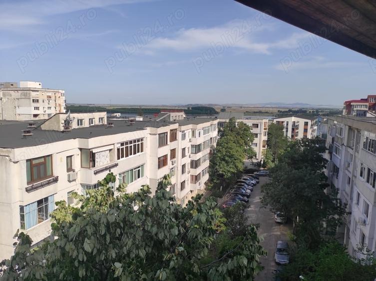 Apartament cu 3 camere decomandat în Faleză