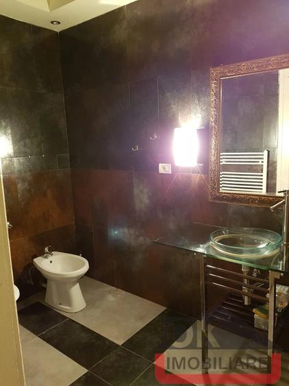 Apartament cu 5 camere decomandat în Central