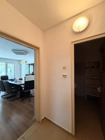 Apartament cu 3 camere semidecomandat în Pantelimon
