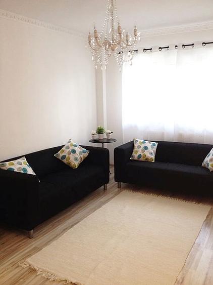 Apartament cu 3 camere semidecomandat în Tineretului