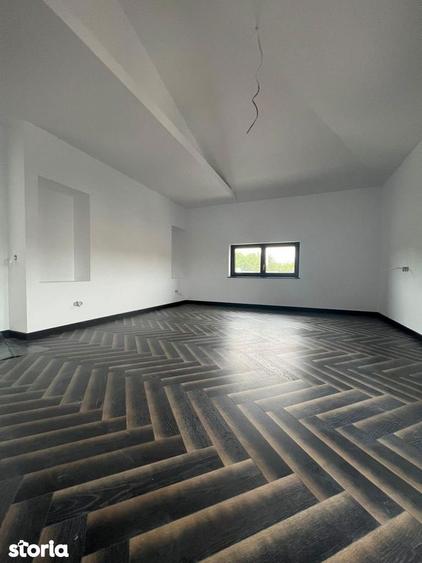 Apartament cu 8 camere în Mitropolie