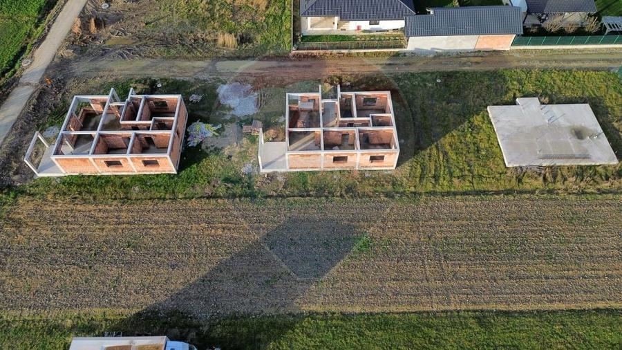 Casă individuală cu 4 camere cu Teren 500 Mp în Mocira