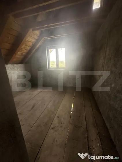 Casă cu 4 camere cu Teren 865 Mp în Păulești