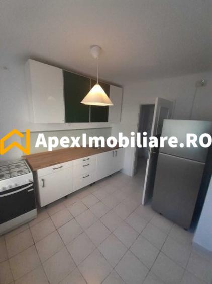 Apartament cu 3 camere decomandat, mobilat în Brâncoveanu