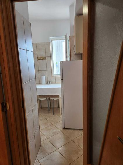Inchiriez garsoniera decomandata , zona Titulescu , bloc anvelopat , etaj 10 din 11 , cu vedere superba catre Casa Poporului , utilata complet - 3