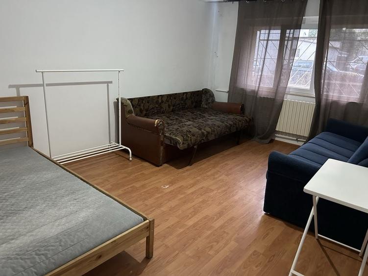 Apartament cu 3 camere decomandat în Exterior Vest
