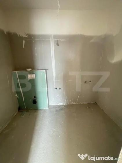 Apartament cu 3 camere semidecomandat în Torontalului