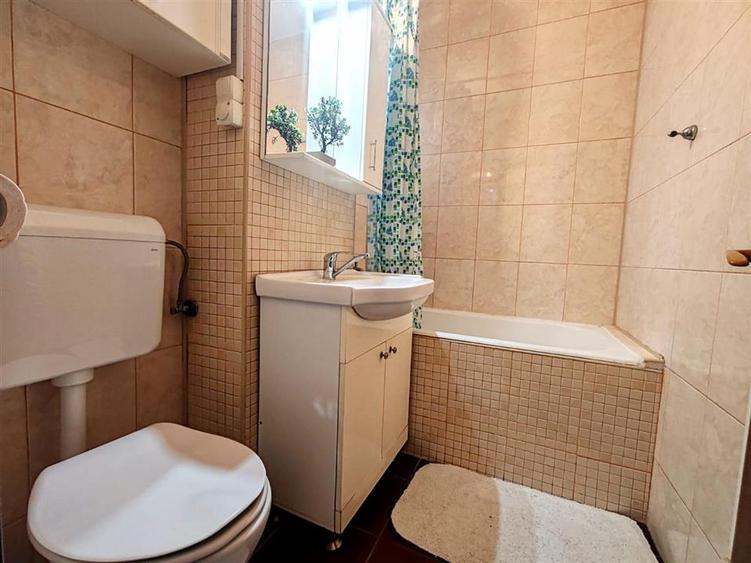Apartament cu 3 camere circular, mobilat în Astra