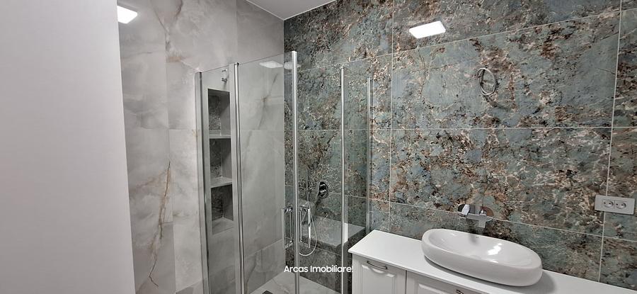 Penthouse cu 3 camere decomandat, mobilat în Sub Arini