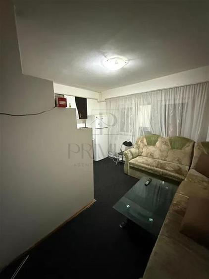 Apartament cu 3 camere decomandat, mobilat în Dâmbovița