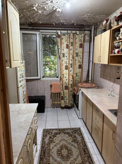 Apartament cu 3 camere decomandat în Exterior Vest