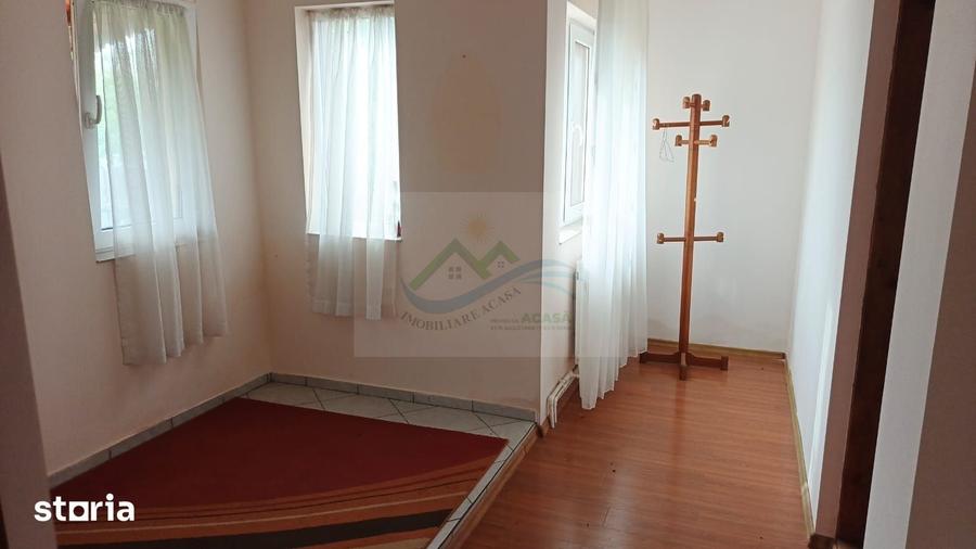 Casă cu 4 camere cu Teren 1700 Mp în Horodnic
