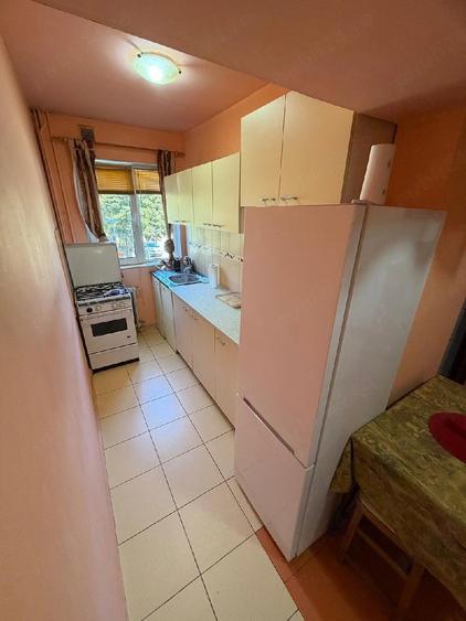 Apartament cu 3 camere semidecomandat în Olimpia-Stadion