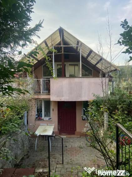 Casă cu 7 camere cu Teren 223 Mp în Hașdeu