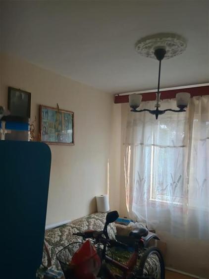 Apartament cu 3 camere semidecomandat în Viziru 1