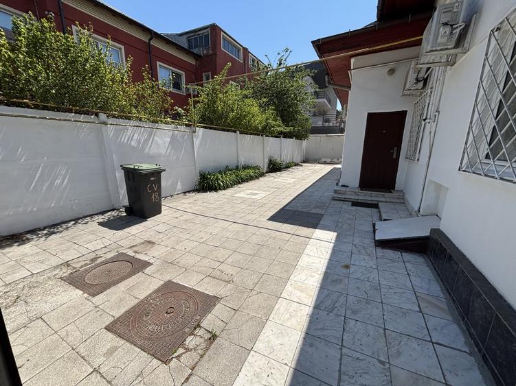 Casă individuală cu 5 camere cu Teren 300 Mp în Vatra Luminoasă