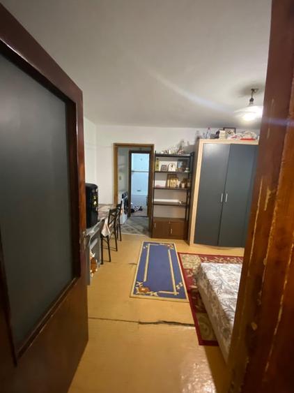 Apartament cu 3 camere semidecomandat în Viziru 1