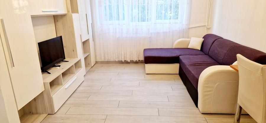 Garsonieră decomandată în Central