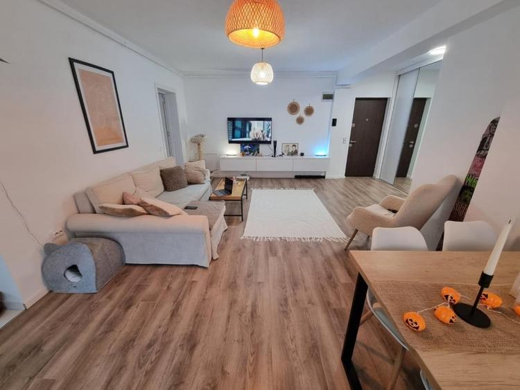 Apartament cu 2 camere semidecomandat, mobilat în Florești