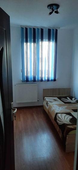 Apartament cu 3 camere semidecomandat în Malu Roșu