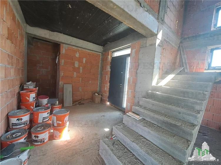 Casă individuală cu 6 camere cu Teren 1000 Mp în Corbeanca