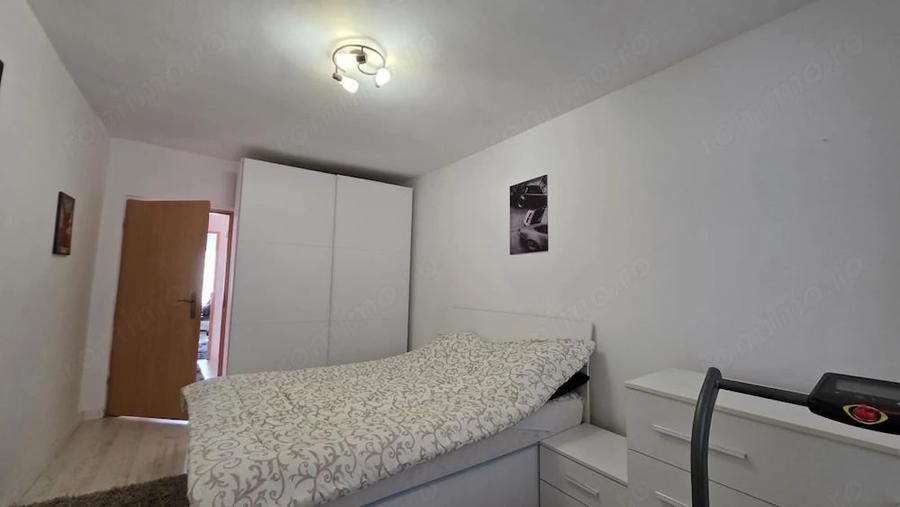 Apartament cu 3 camere semidecomandat în Circumvalațiunii