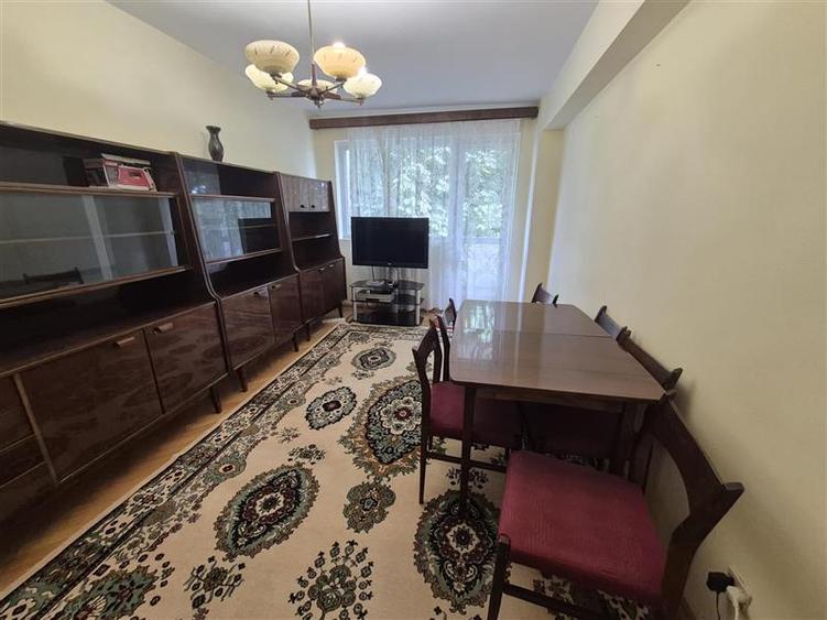 Apartament cu 3 camere decomandat în Aeroport