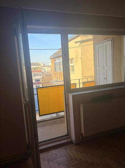 Apartament cu 3 camere decomandat în Micro 16